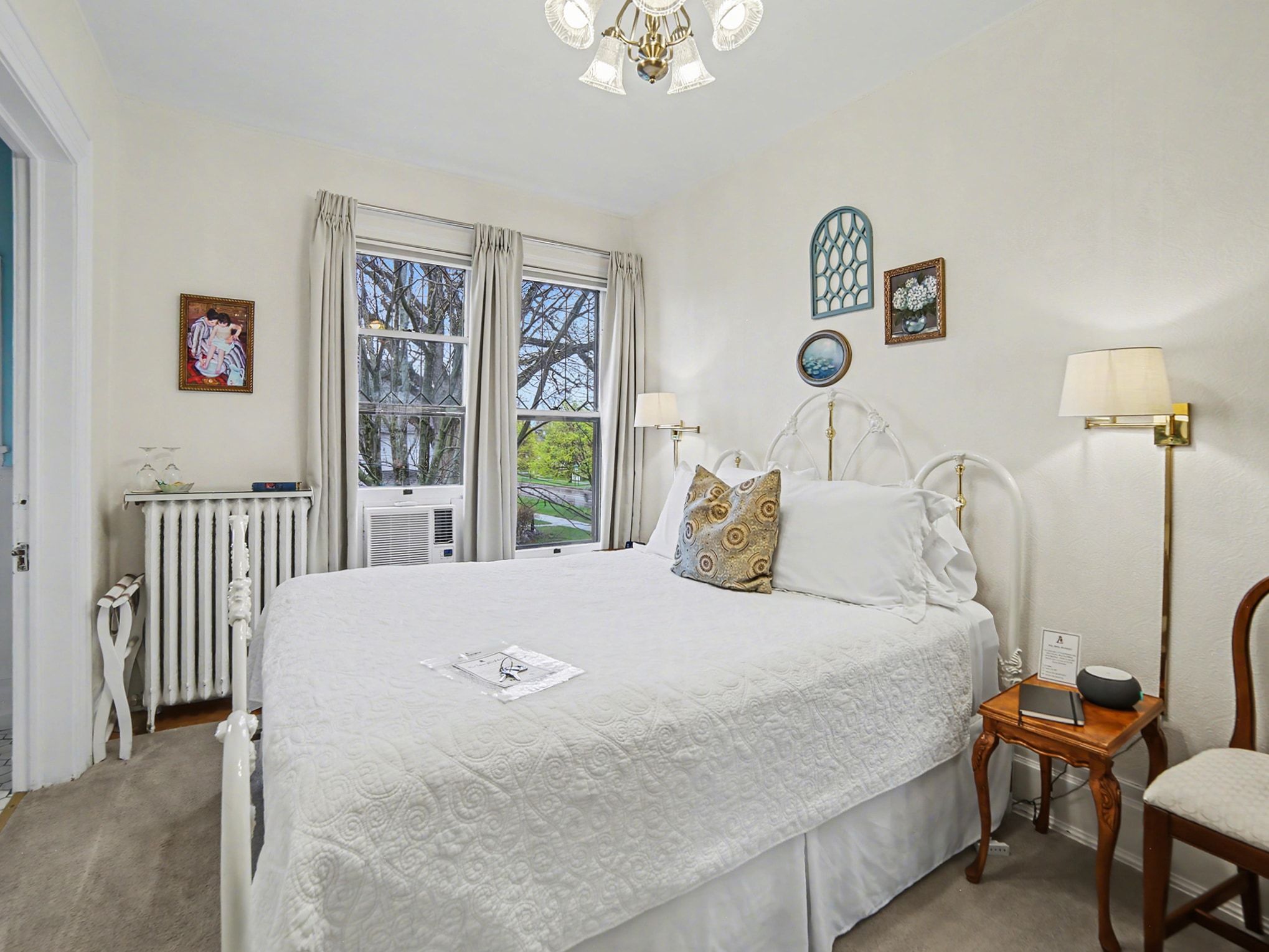 Cassatt_Room_Brass_Queen_Bed