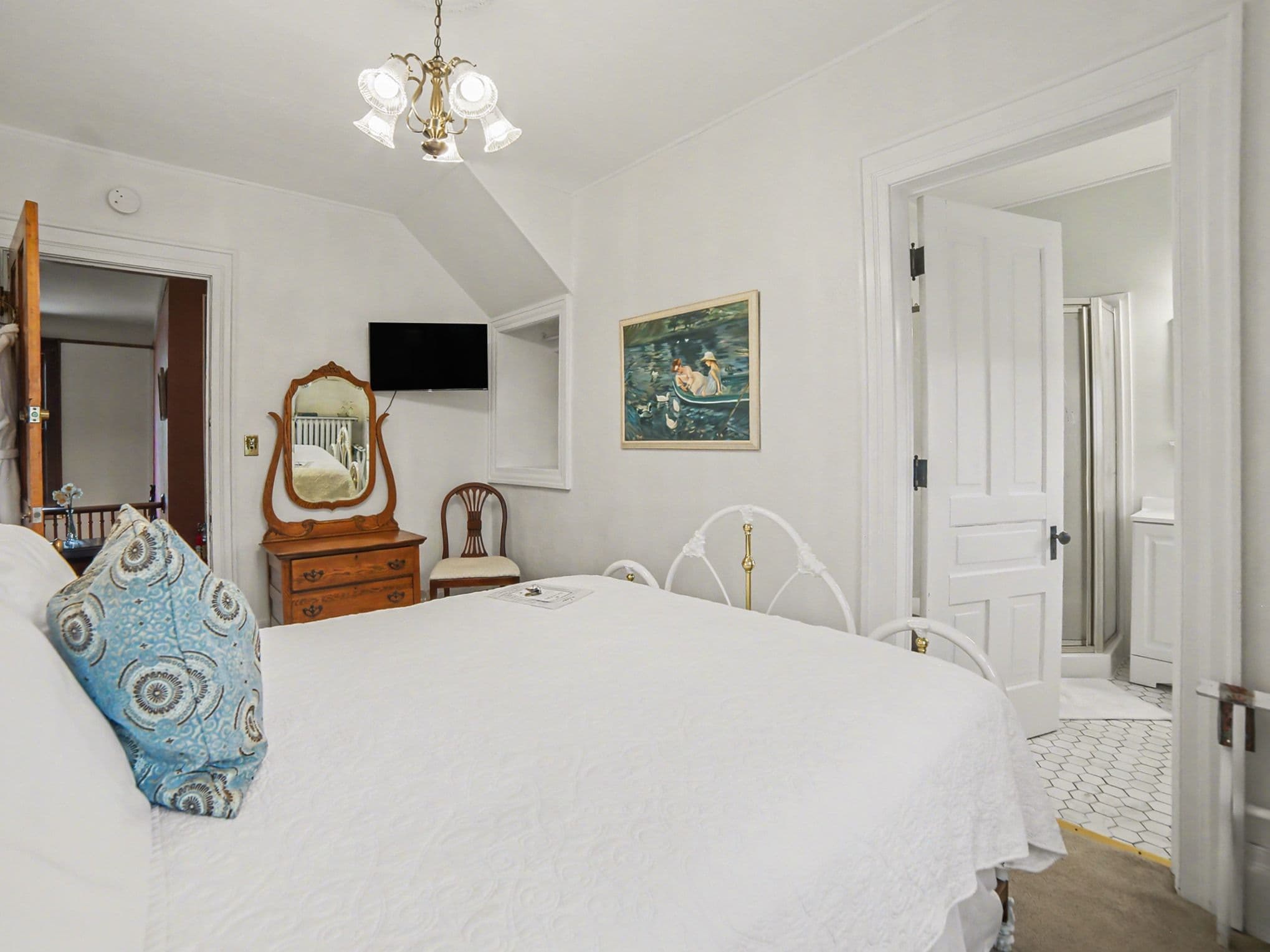 Cassatt_Room_View_of_Bathroom_Marble_Floor