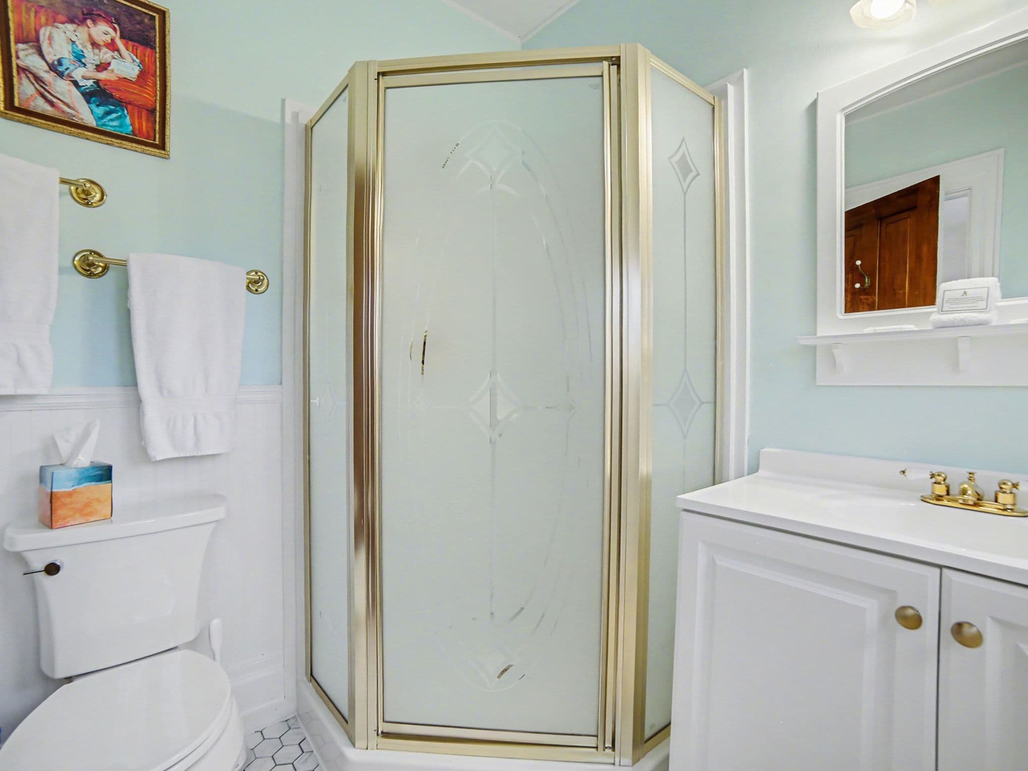 Cassatt_Room_Bathroom_Corner_Shower