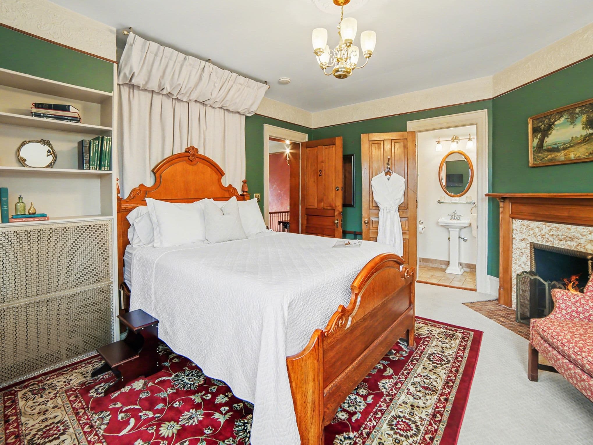 Crosby_Room_Queen_with_Canopy